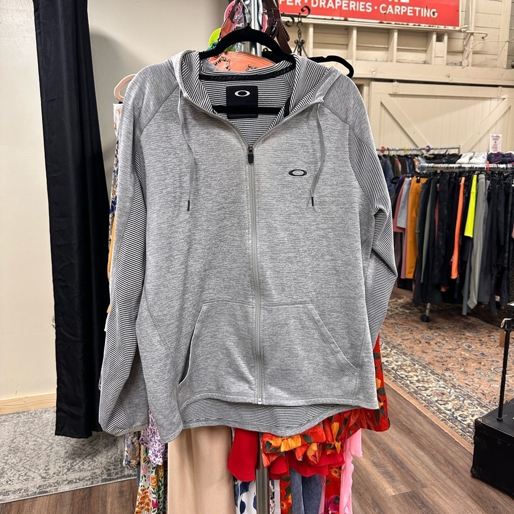 Oakley heather gray fleece lined jacket dawn patrol training